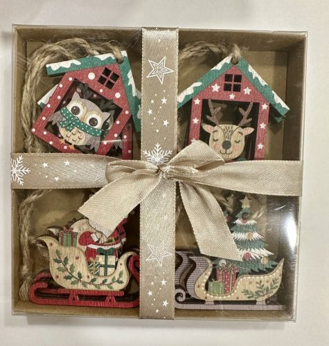 Karácsonyi házikó és szán dekor szett nyolc darabos fa dísz csomagban