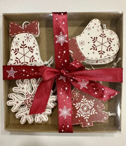 Karácsonyi skandináv dekor szett nyolc darabos piros fehér fa dísz csomagban