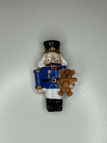 Diótörő figura kerámia hűtőmágnes macival