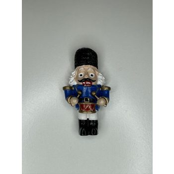 Diótörő dobos kerámia hűtőmágnes