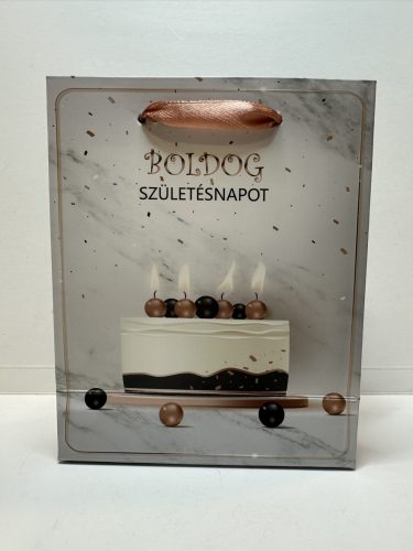 „Boldog születésnapot” ajándéktasak – elegáns tortadizájnnal