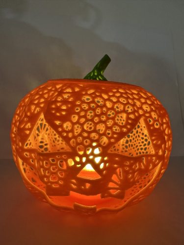 „Lace Pumpkin Glow” – Csipkés tök mécsestartó LED fényhez