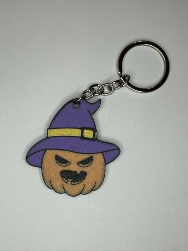 Boszorkánykalapos tök kulcstartó – Halloween kiegészítő