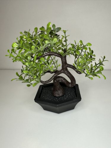 Mini bonsai dekoráció műnövény fekete talppal