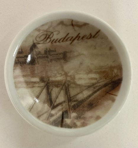 Budapest kerámia hűtőmágnes – Vintage hangulatban
