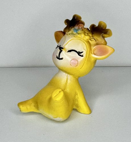 Álmodozó őzike figura