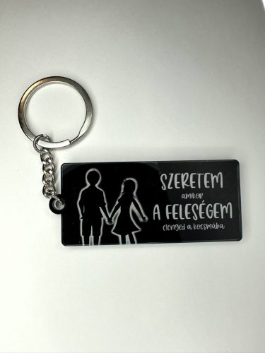 „A feleségem elenged a kocsmába” vicces kulcstartó