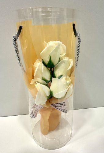 Elegancia krémben – szappanrózsa csokor díszdobozban