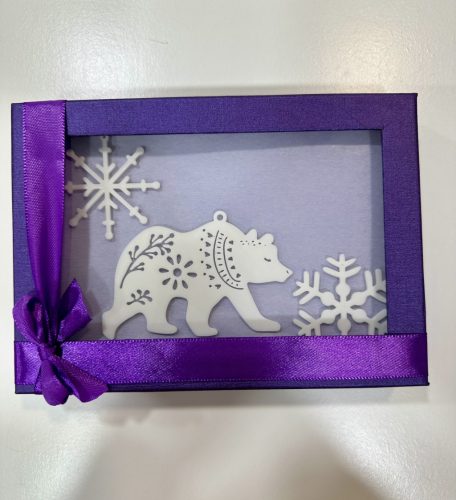 Téli Medve – Lila 3D Karácsonyi Ajándékdoboz