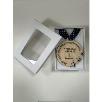   „A világ legjobb apjának díj” – gravírozott fa érem díszdobozban