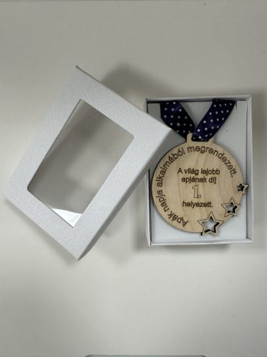 „A világ legjobb apjának díj” – gravírozott fa érem díszdobozban