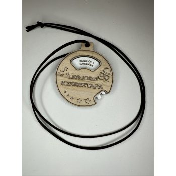 Legjobb Keresztapa – Gravírozott fa érem nyakpánttal