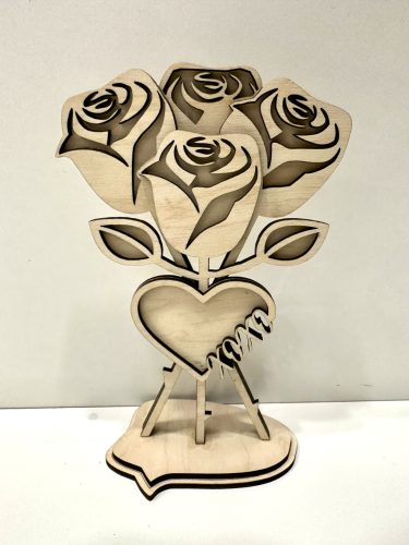 Rózsacsokor szívvel és XOXO felirattal