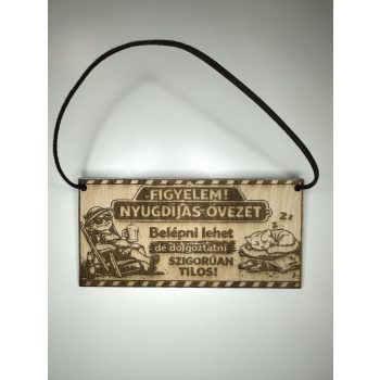   Nyugdíjas övezet – Belépni lehet, dolgoztatni tilos! (fa tábla)