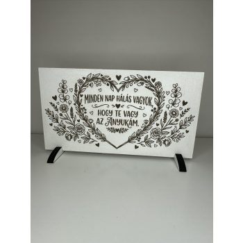 Hálás szív – Lézervágott fa dísztábla anyukáknak