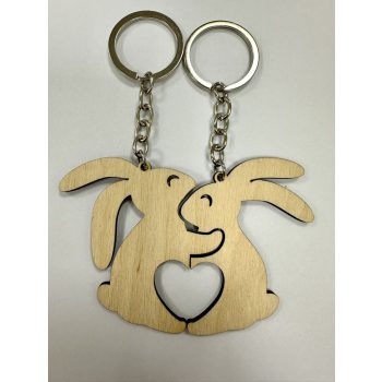 Lézervágott fa kulcstartó – Szerelmes nyuszik