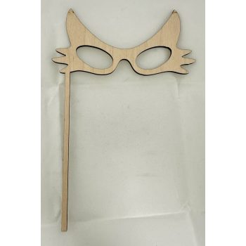 Cica Maszk Fapálcán