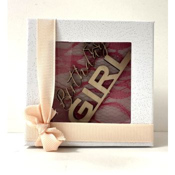   „Birthday Girl” – Mini születésnapi ajándékdoboz rózsaszín csipkével