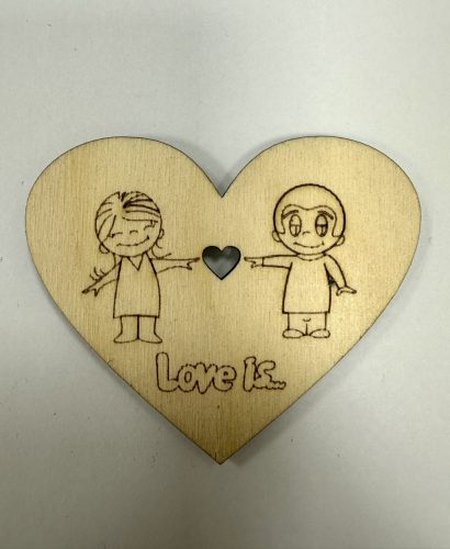 "Love is..." szív alakú hűtőmágnes