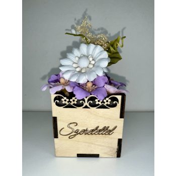 Elegancia Virágbox – Szeretettel gravírozott fa dobozban