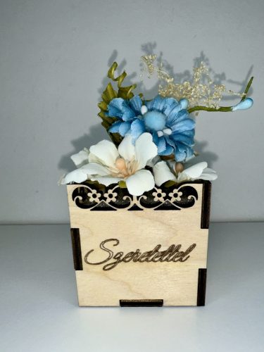 Kék Harmónia Virágbox – Szeretettel gravírozott fa dobozban