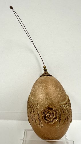 Elegáns bronz csipkés húsvéti tojás – valódi lúdtojásból