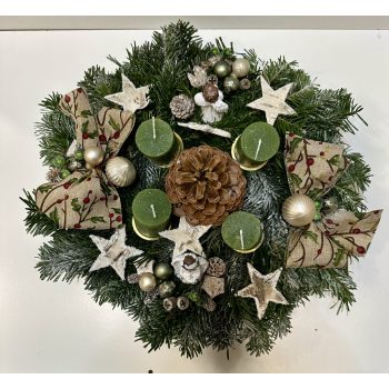   Télangyal Harmónia Adventi Asztaldísz – Fenyővel és Zöld Gyertyákkal