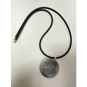 Minimalista fa medálos nyaklánc – letisztult elegancia