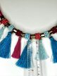 Színrobbanás egy nyakláncban: kézzel készült bojtos boho nyakék