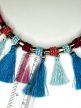 Színrobbanás egy nyakláncban: kézzel készült bojtos boho nyakék