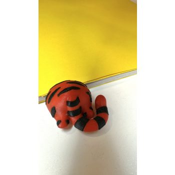   Tigris popó könyvjelző – 3D nyomtatott, cirmos hátsóval