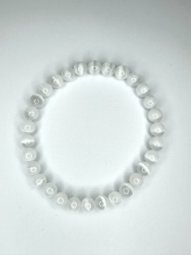 Hófehér elegancia – klasszikus gyöngy karkötő