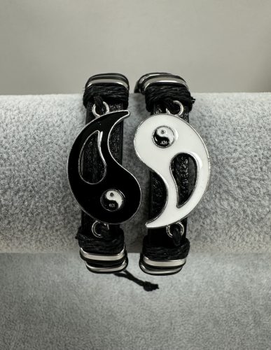 Yin & Yang Párban – Fekete-fehér férfi karkötő szett