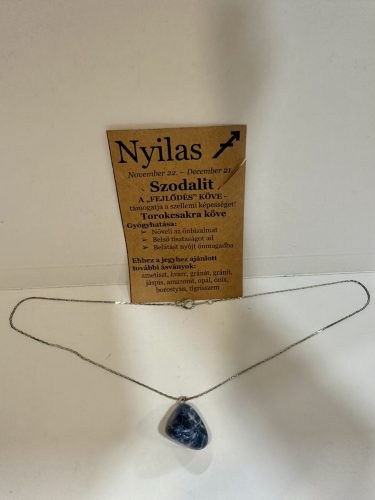 Nyilas Fejlődése – Szodalit ásvány nyaklánc horoszkópkártyával