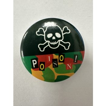   „POISON!” koponyás kitűző – Punk stílus színes alapon