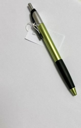 Toll többszínű testtel