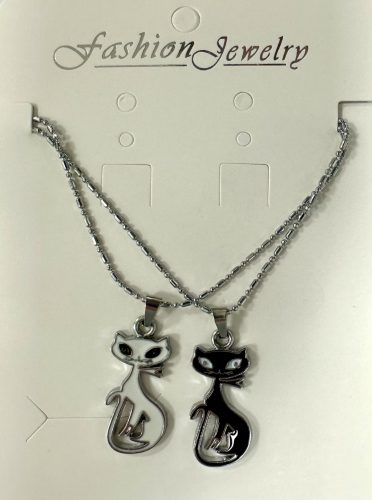Nyaklánc figurás medállal